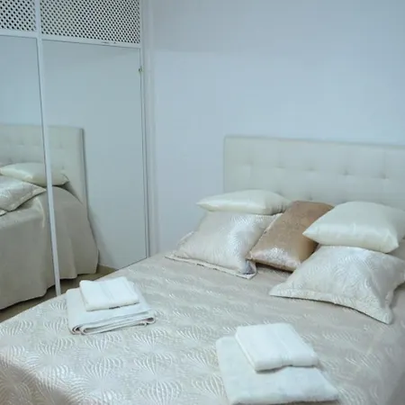 Lovely 2 Bed In Cristianos Apartment *