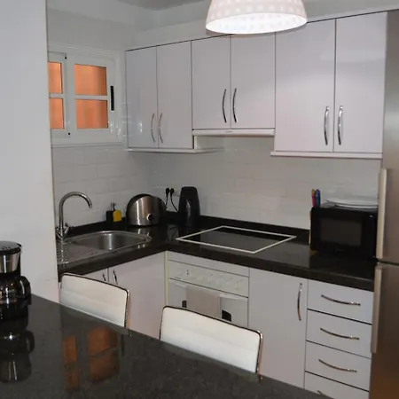 Lovely 2 Bed In Cristianos *