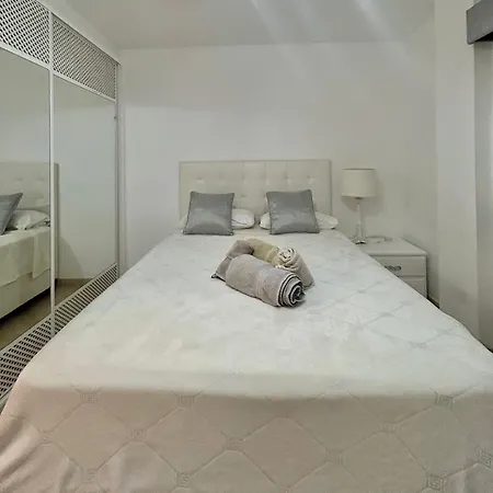 Lovely 2 Bed In Cristianos K204 *